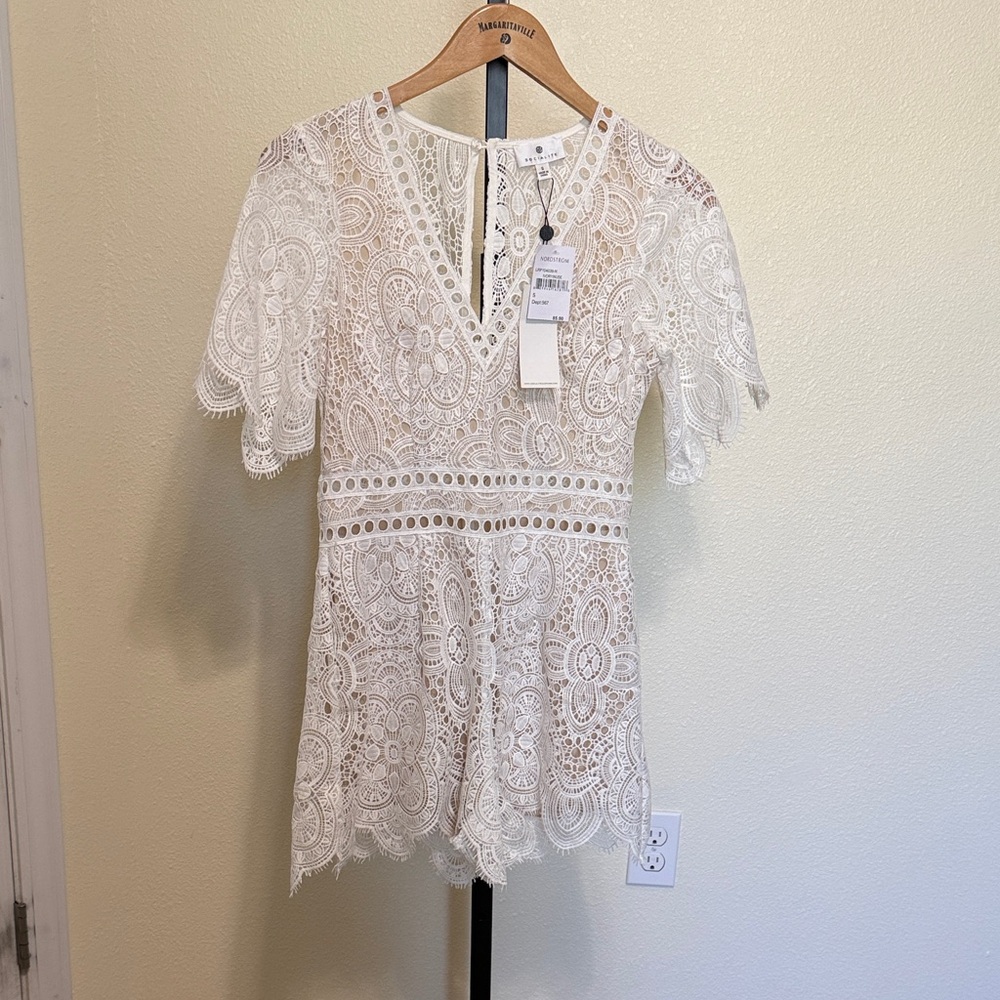 Socialite 🌹Elegant Lace White Romper